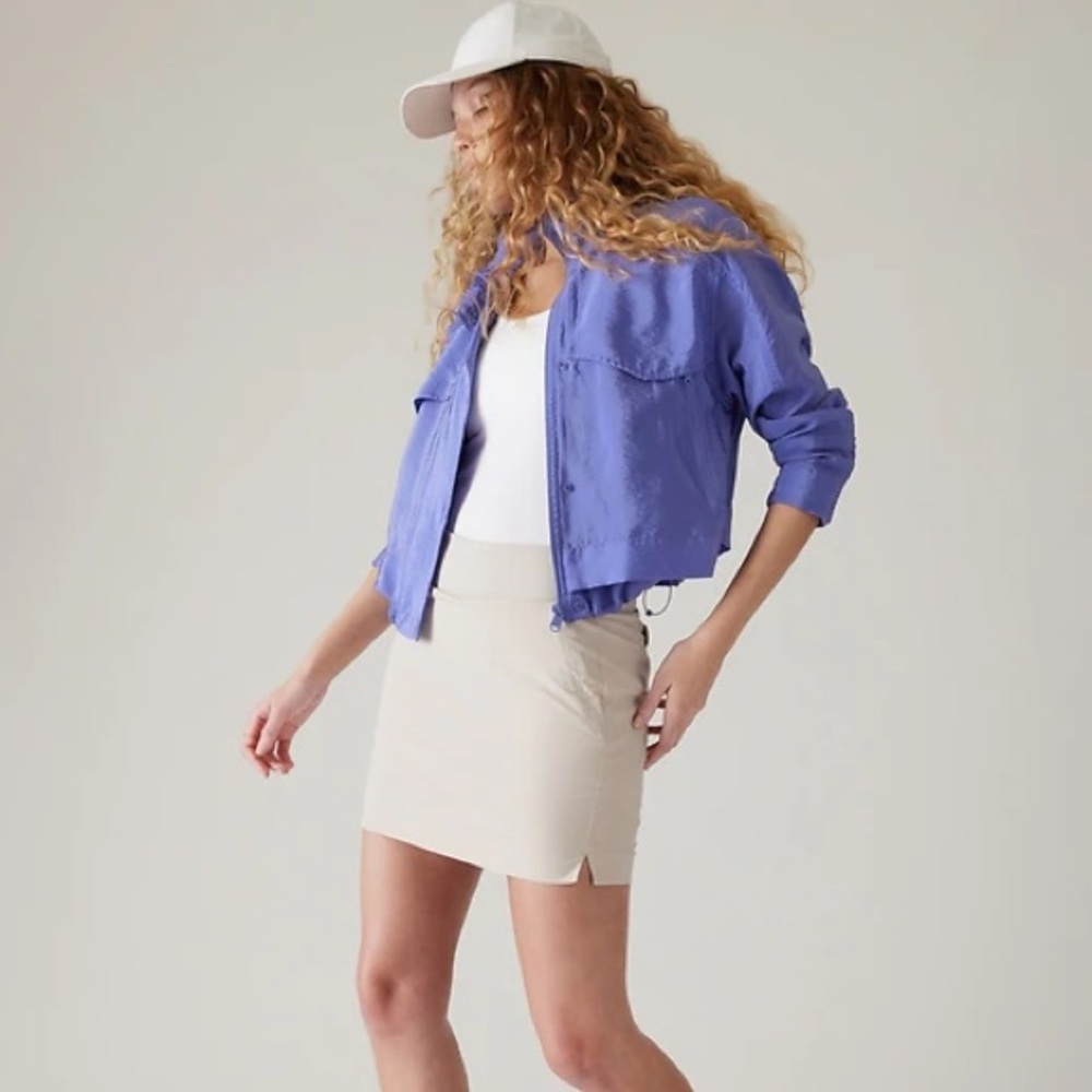NWT Abalone/Cream Soho Skort. Sold out online. Size 10